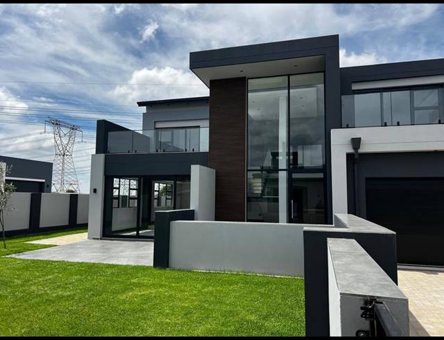 4 BEDROOM HOUSE FOR SALE IN MIDSTREAM HEIGHTS